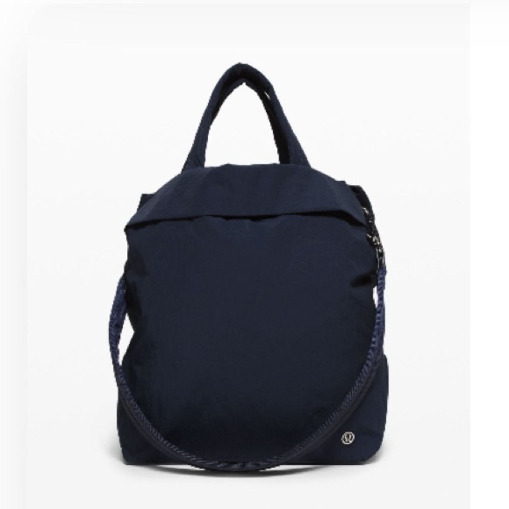 Lululemon On My Level Bag 19L
Colour True Navy